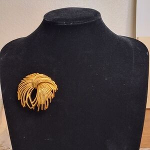 Vintage MONET Brooch Pin Gold Toned Fireburst 2" Beautiful Condition